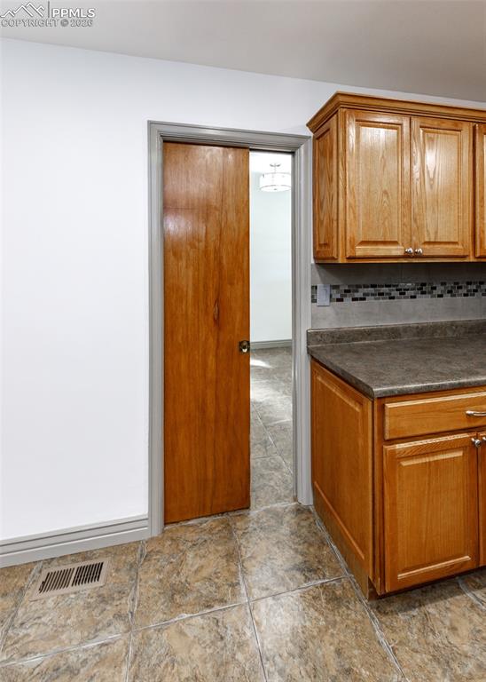 Image 21 of 50: Kitchen