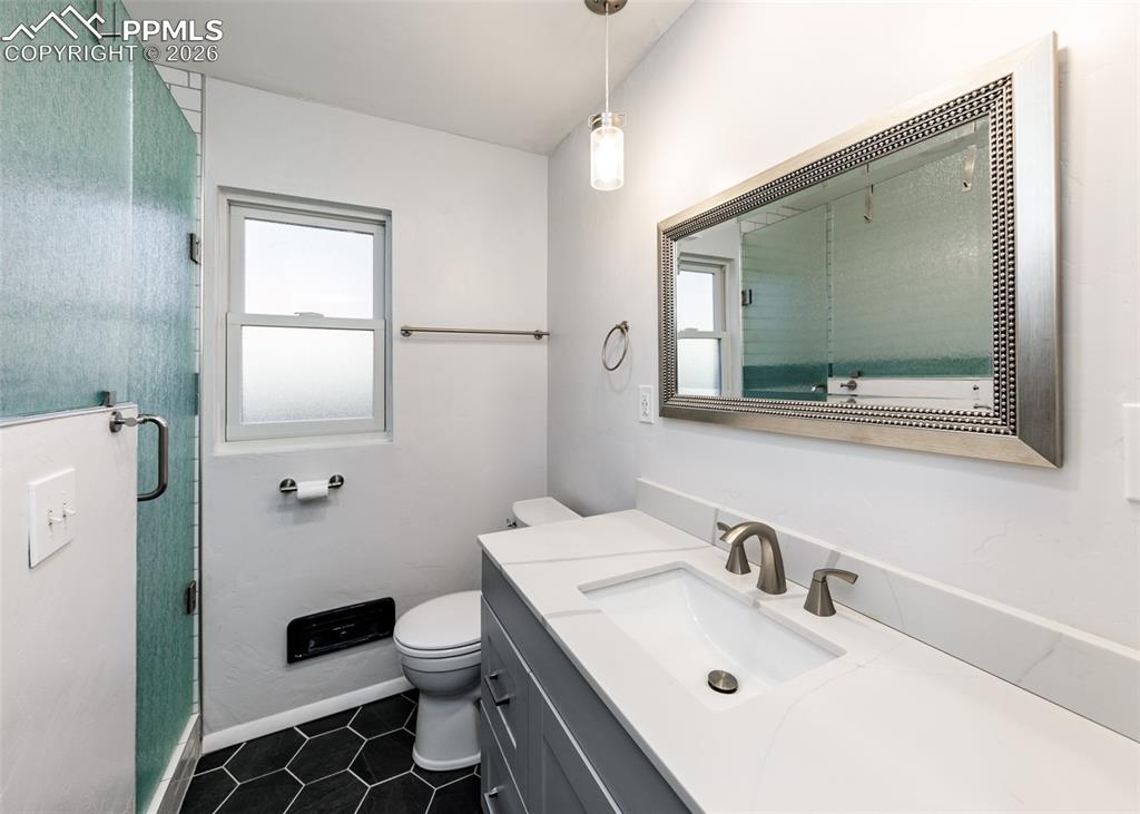 Image 34 of 50: Bathroom