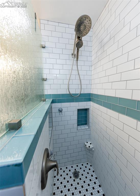 Image 38 of 50: Bathroom