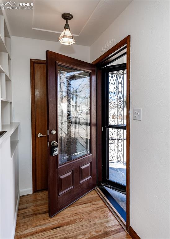 Image 4 of 50: Entry