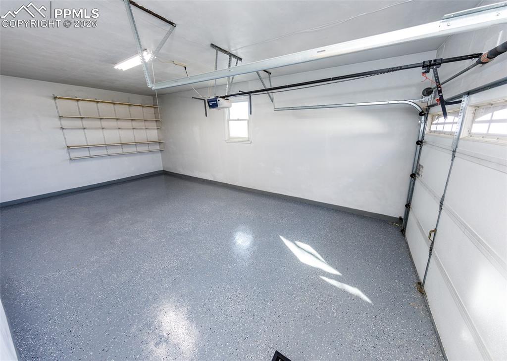 Image 41 of 50: Garage