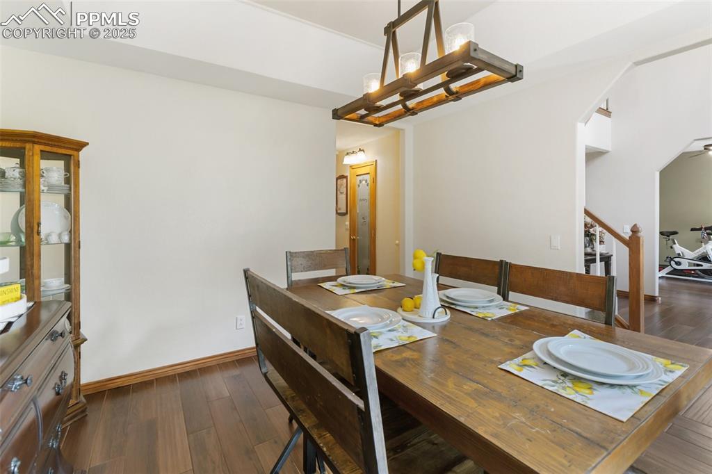 Image 19 of 37: Dining Area