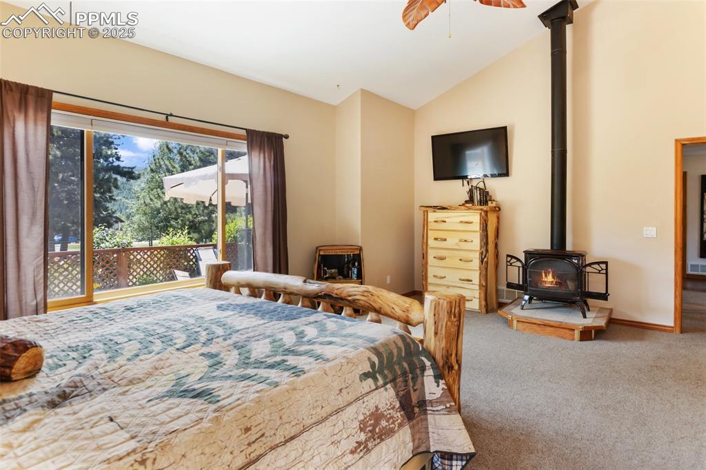 Image 21 of 37: Bedroom