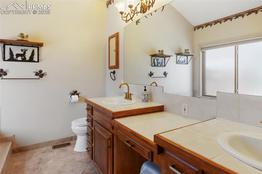 Image 23 of 37: Master