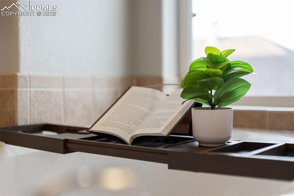 Image 24 of 50: Detailed view