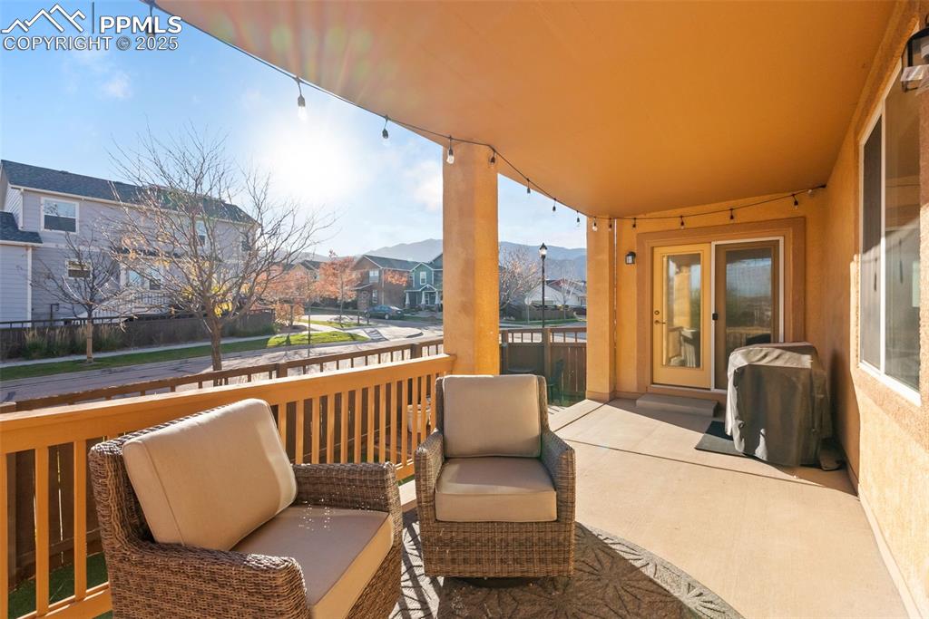 Image 39 of 50: Patio