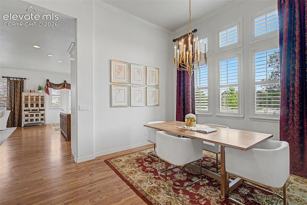 Image 19 of 50: Dining Area