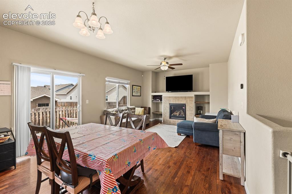 Image 13 of 38: Open floor plan, great for entertaining family and friends.