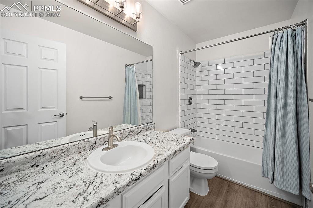 Image 15 of 26: Bathroom