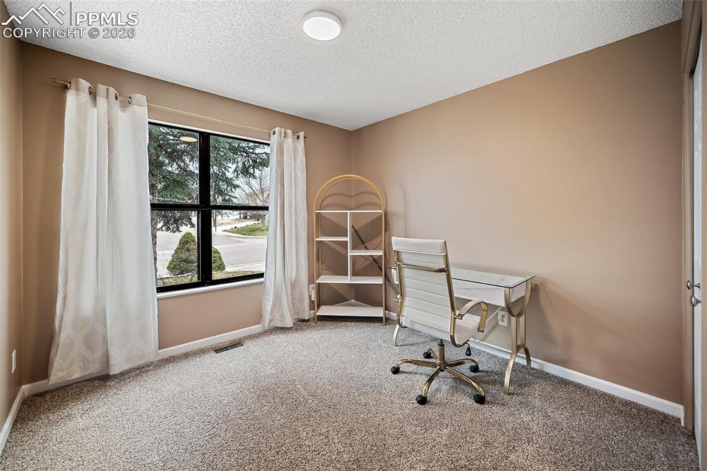 Image 16 of 26: Office