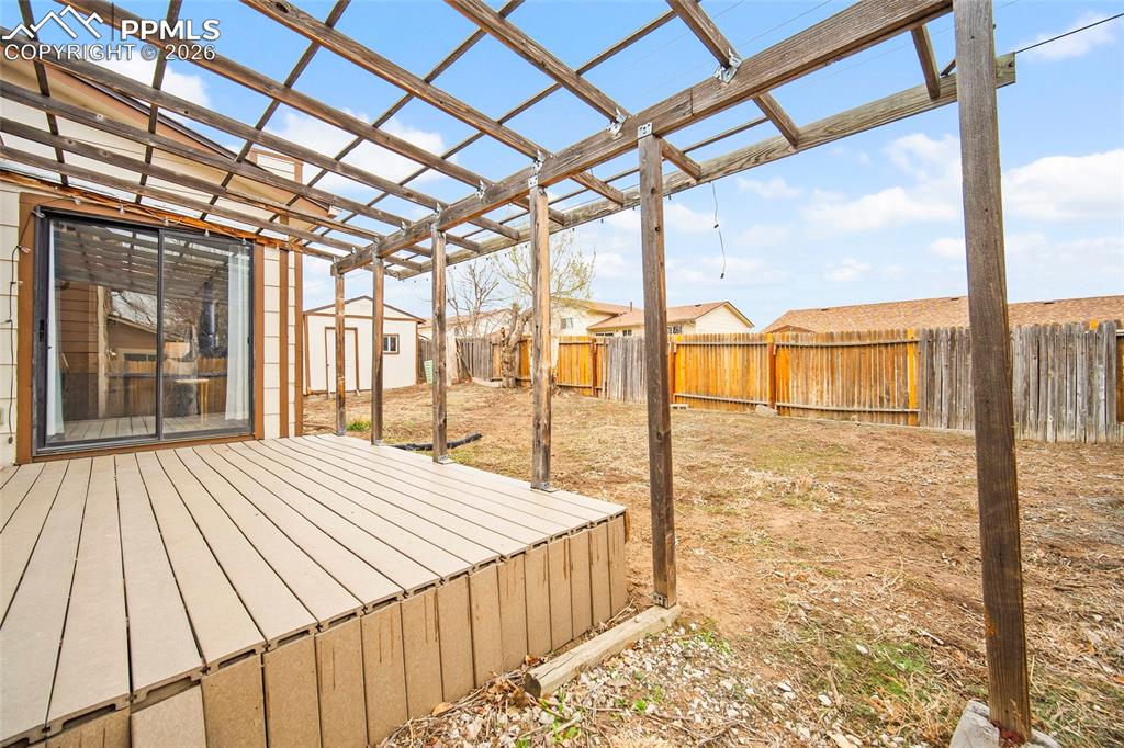 Image 24 of 26: Deck