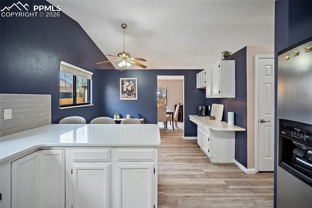 Image 7 of 26: Kitchen