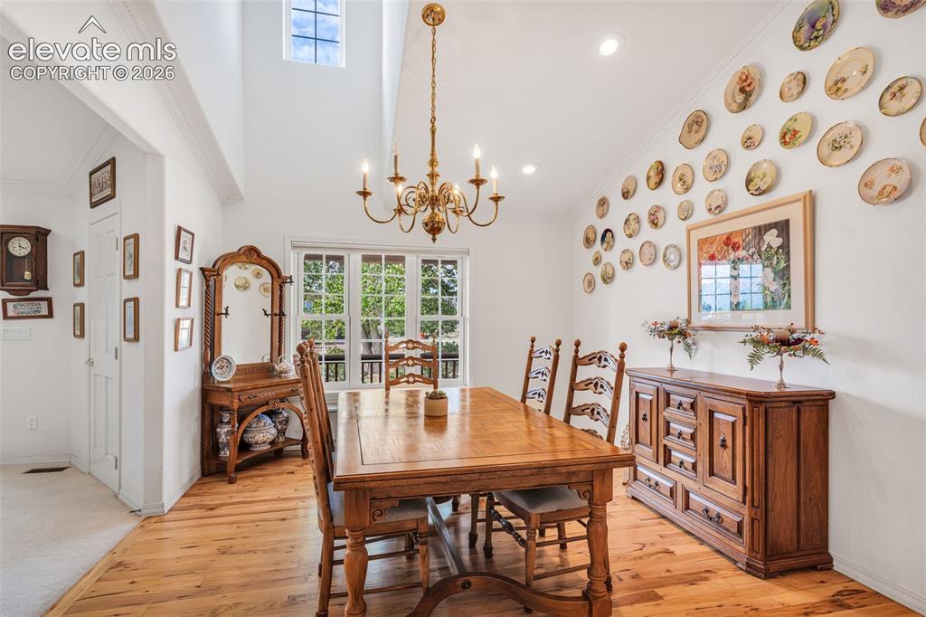 Image 19 of 43: Dining Area