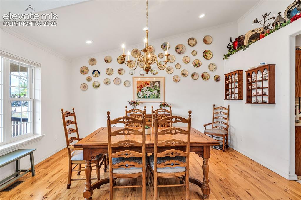 Image 20 of 43: Dining Area
