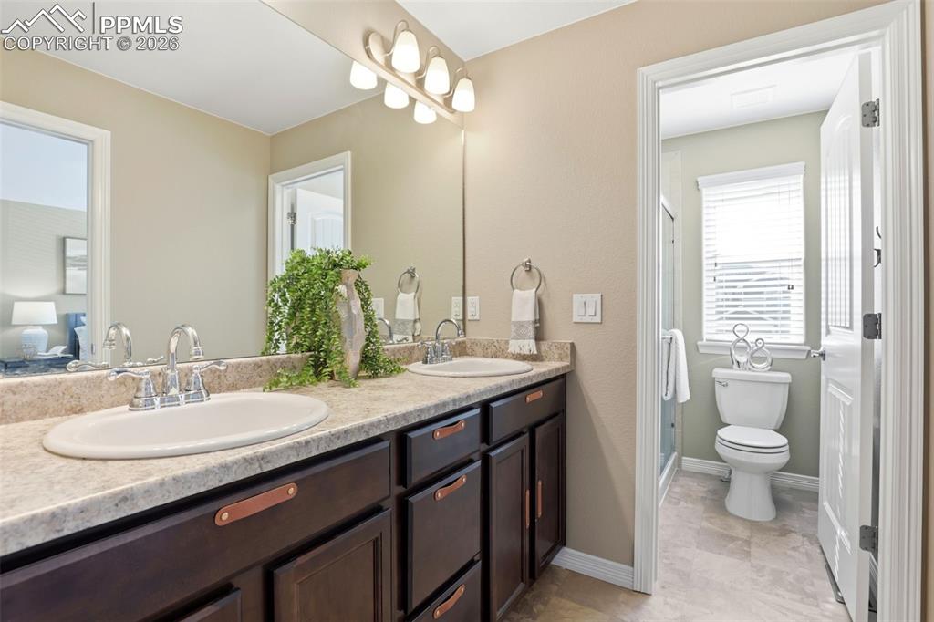 Image 15 of 38: Bathroom