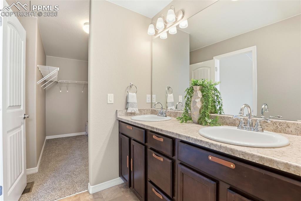 Image 16 of 38: Bathroom