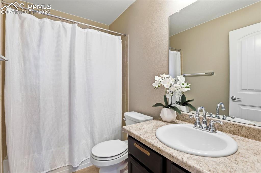 Image 20 of 38: Bathroom