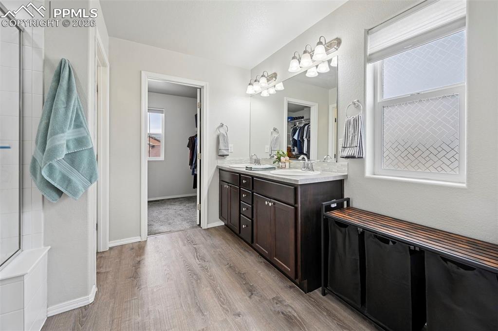 Image 19 of 41: Bathroom