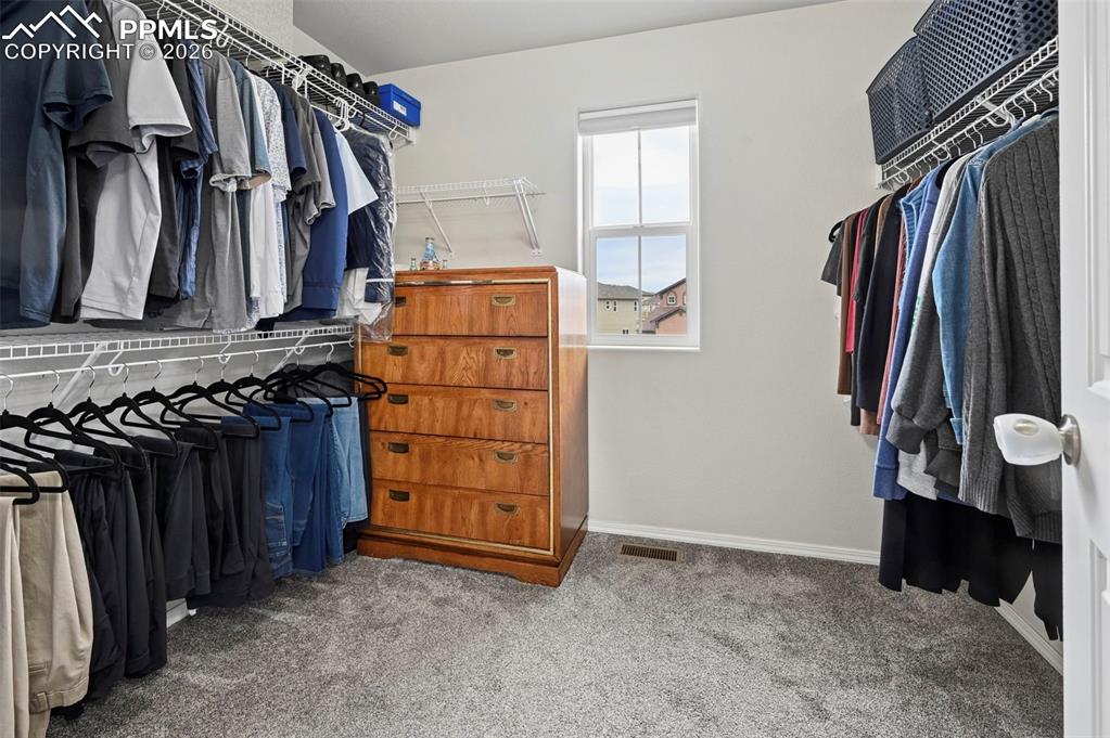 Image 21 of 41: Closet