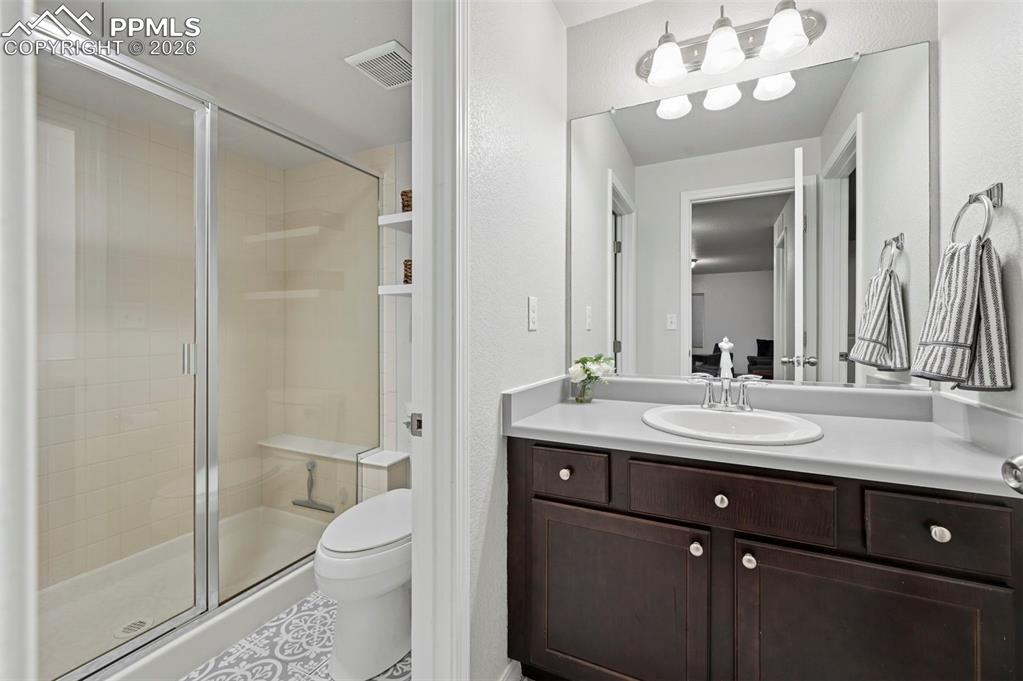 Image 32 of 41: Bathroom