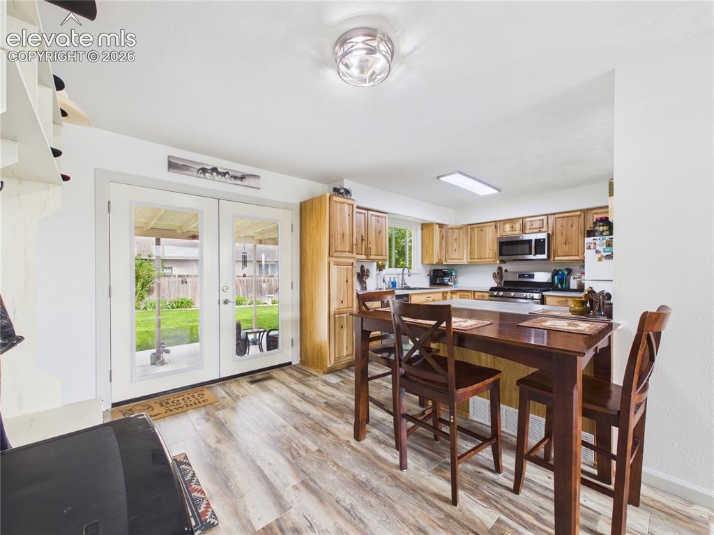 Image 11 of 41: Dining Area