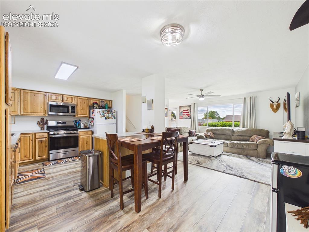 Image 12 of 41: Dining Area