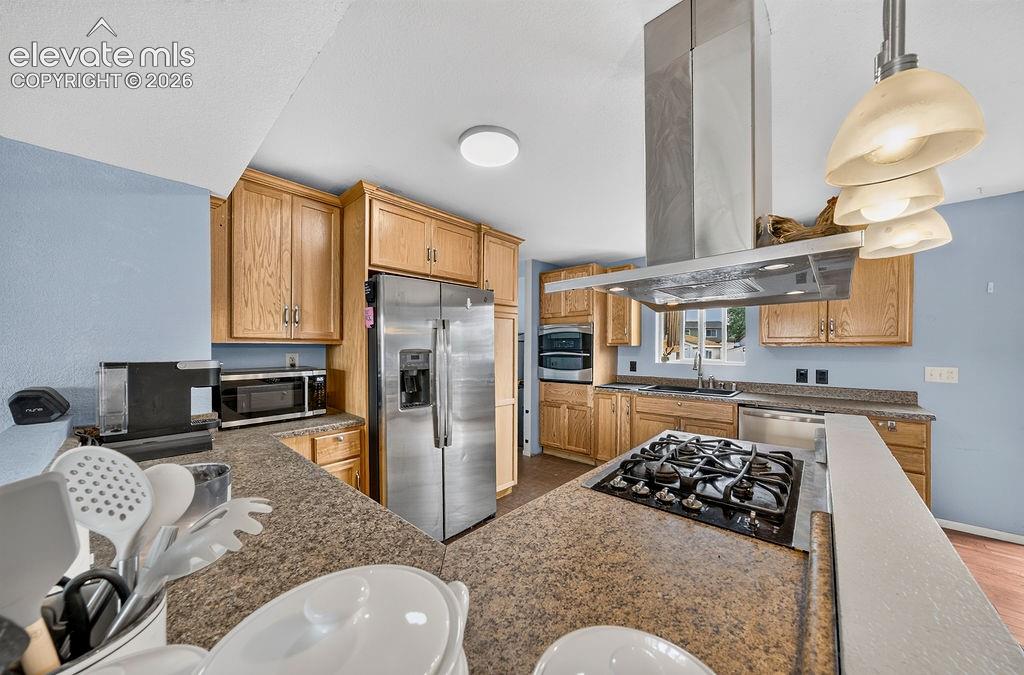 Image 10 of 36: Kitchen
