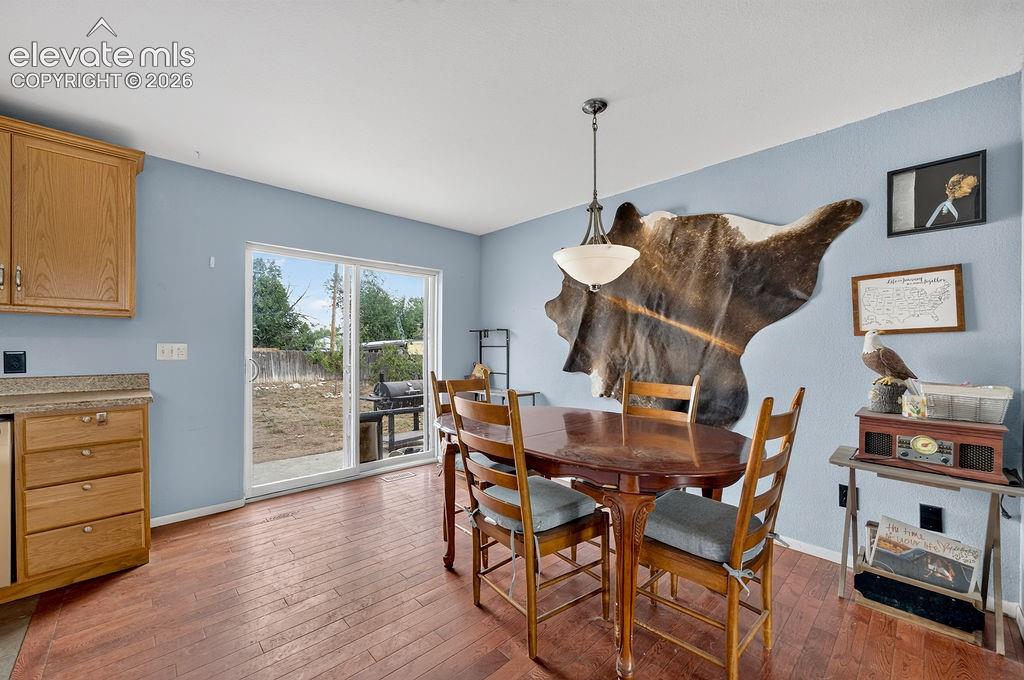 Image 11 of 36: Dining Area