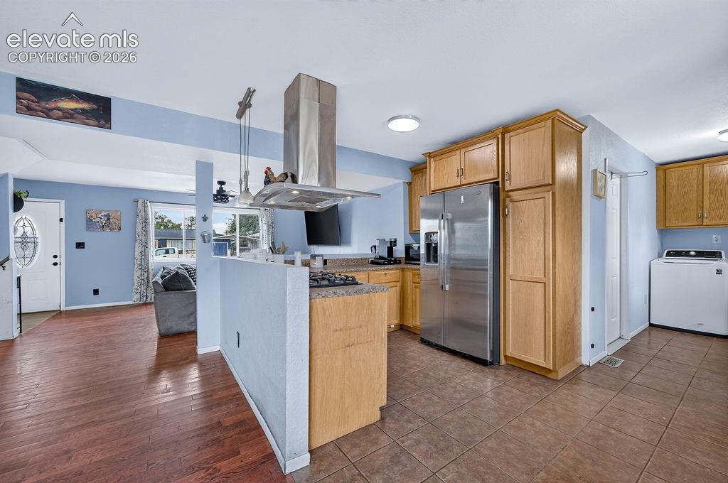 Image 12 of 36: Kitchen