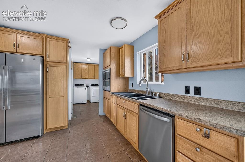 Image 13 of 36: Kitchen