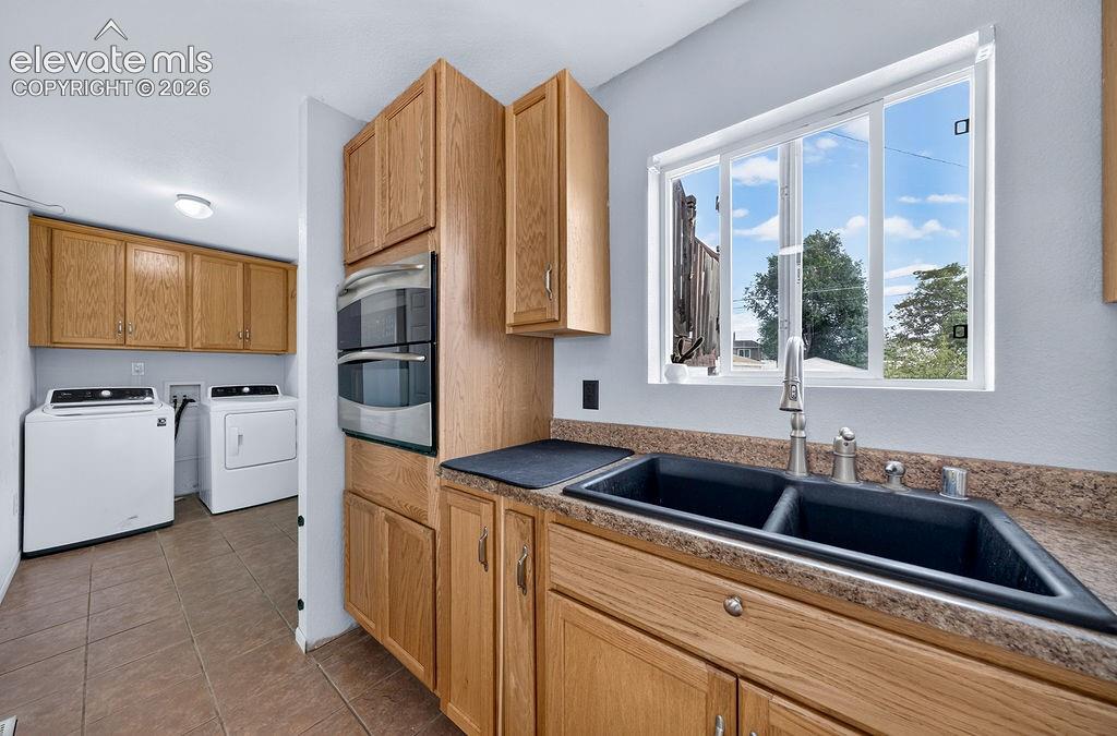 Image 17 of 36: Kitchen