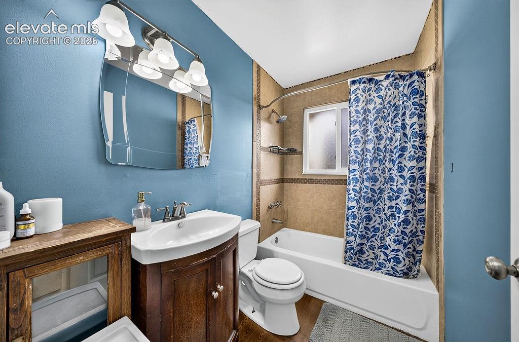 Image 36 of 36: Bathroom