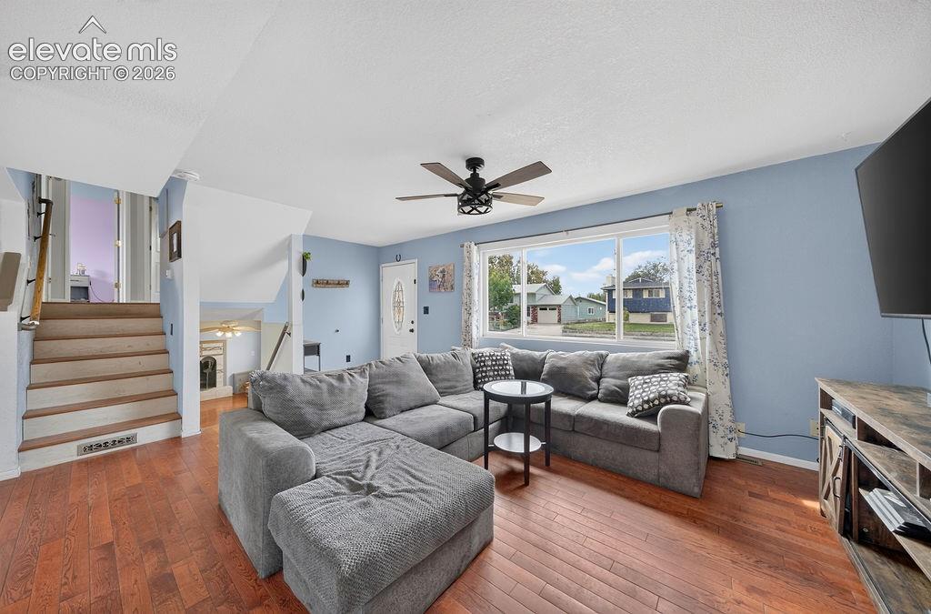 Image 5 of 36: Living Room