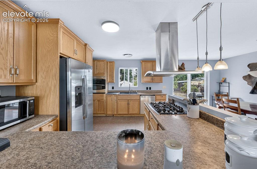 Image 6 of 36: Kitchen