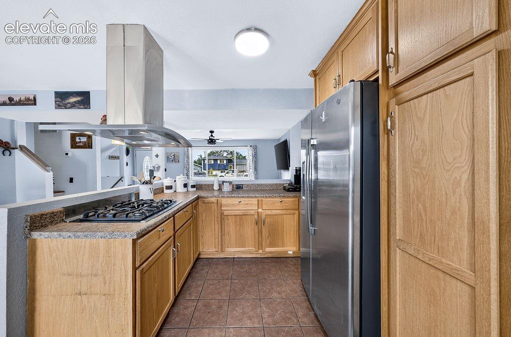 Image 7 of 36: Kitchen