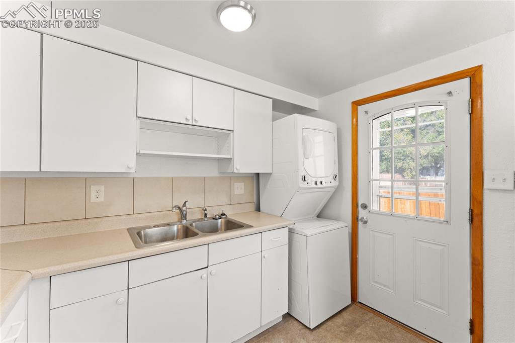 Image 13 of 35: Laundry