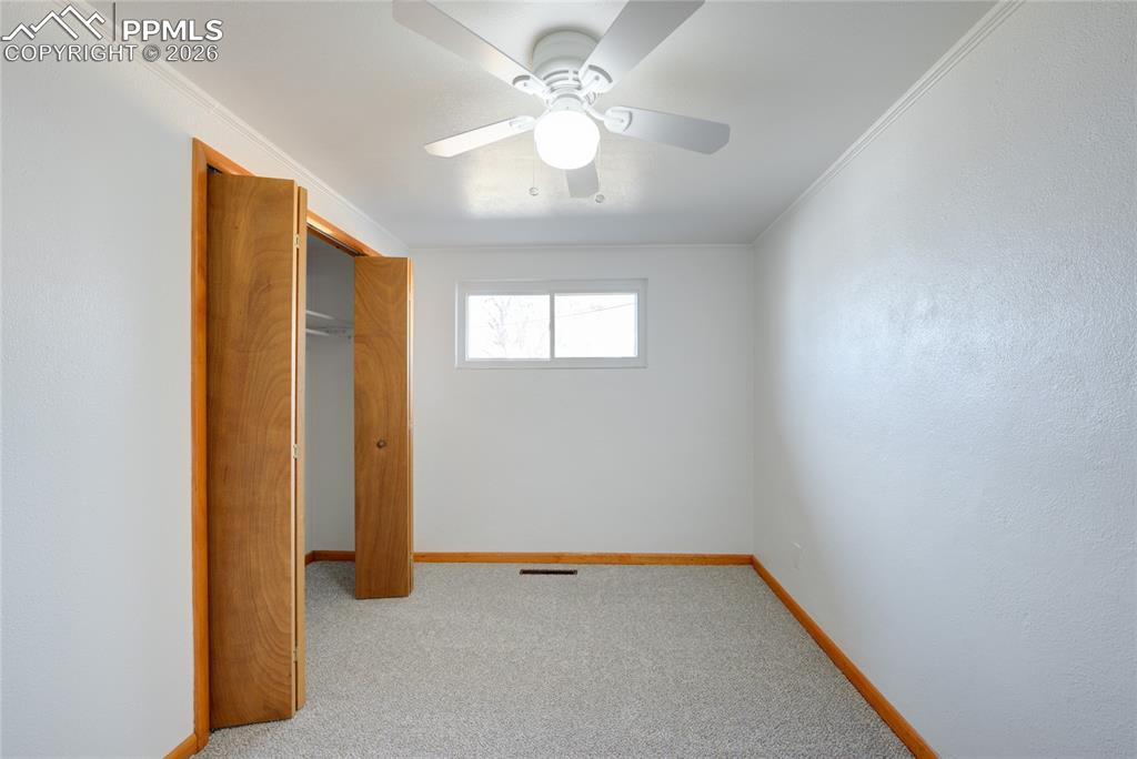 Image 36 of 50: Bedroom