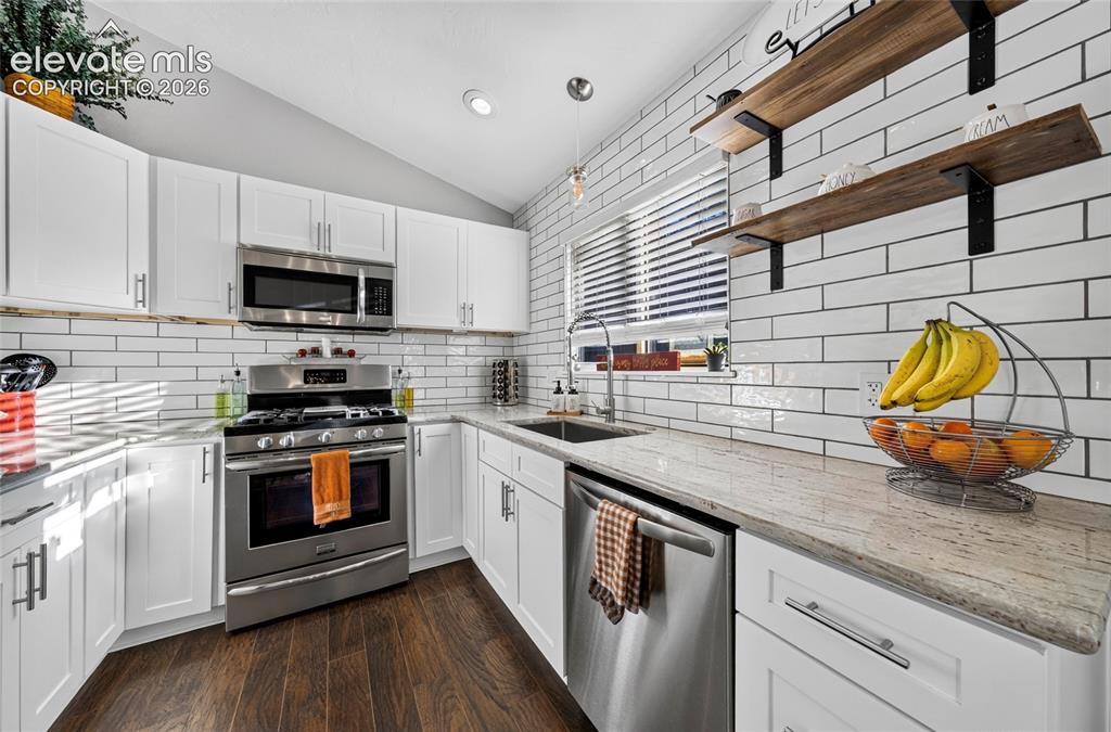 Image 10 of 43: Kitchen