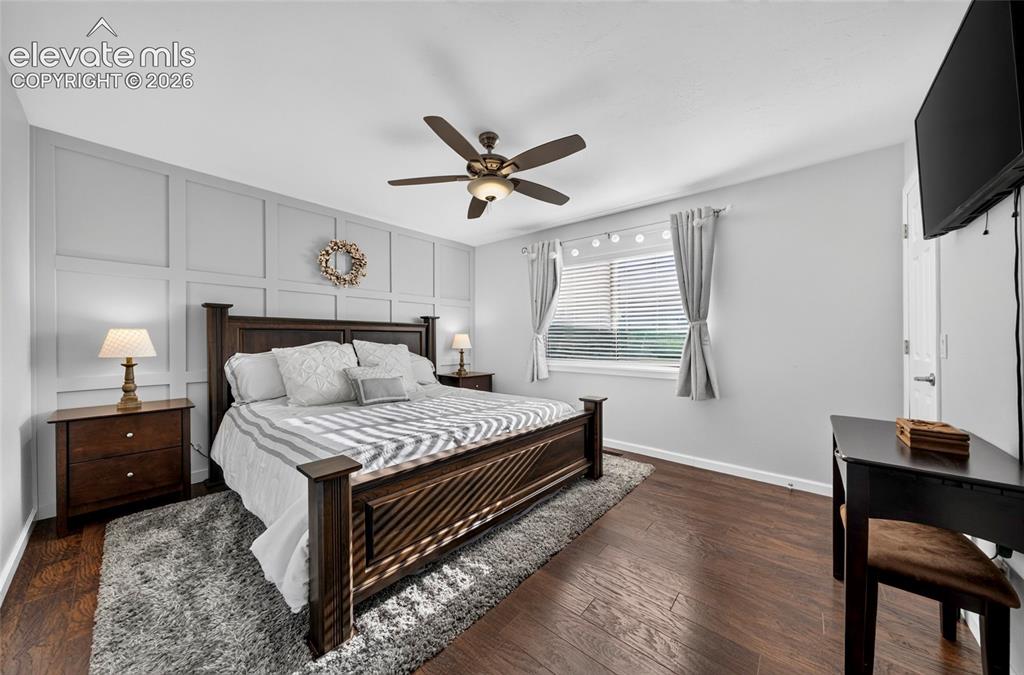 Image 14 of 43: Bedroom
