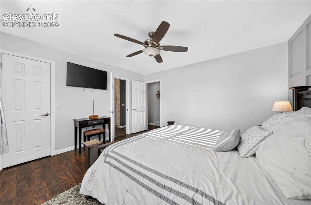 Image 15 of 43: Bedroom