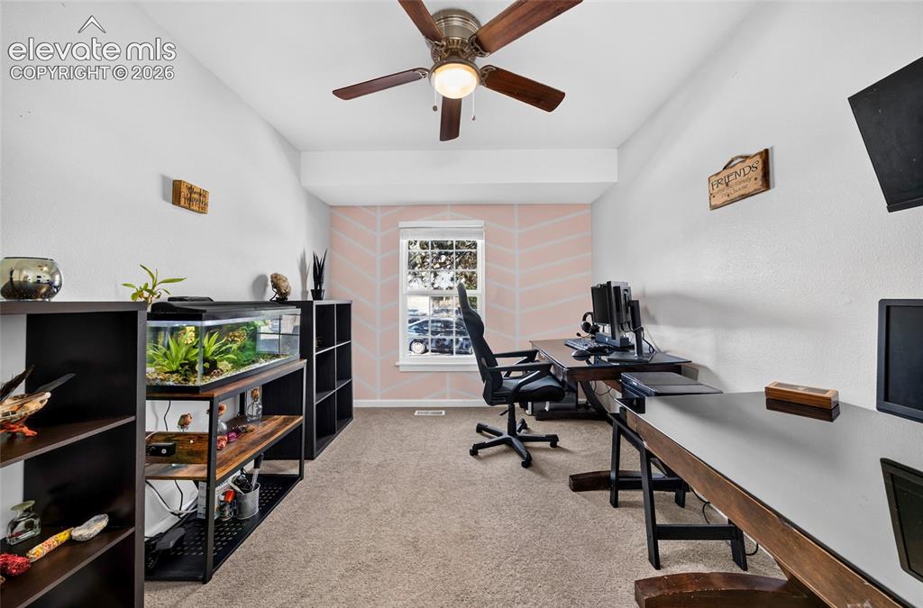 Image 19 of 43: Office