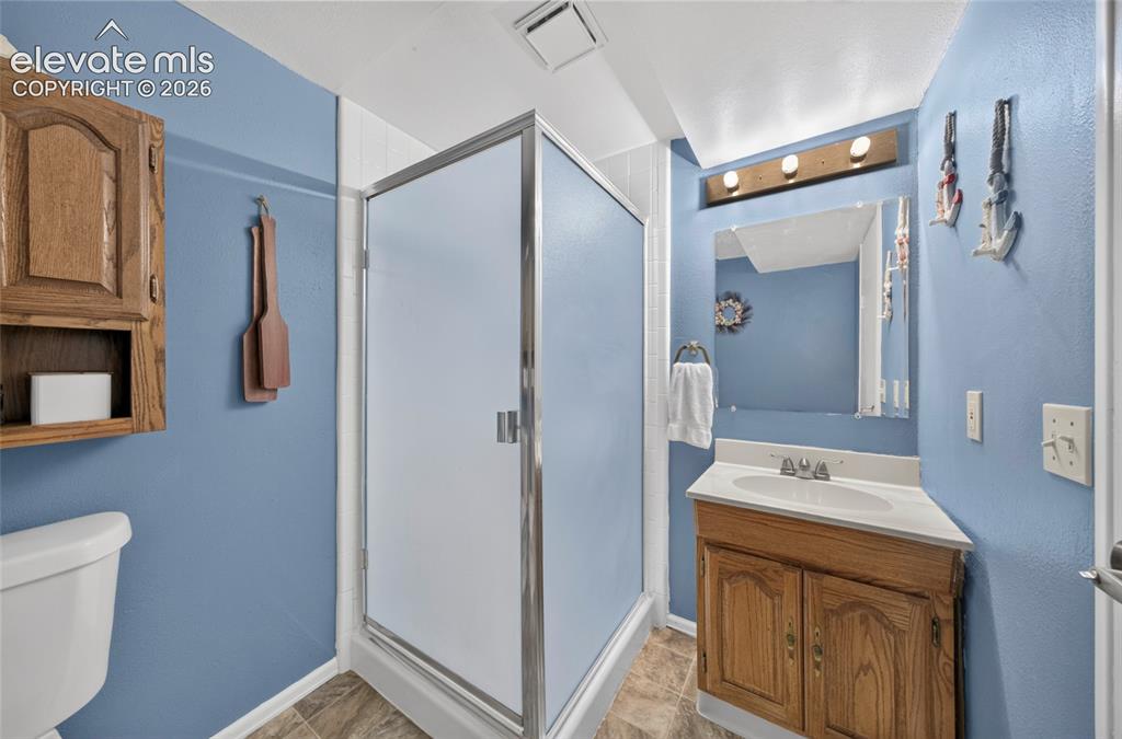Image 29 of 43: Bathroom