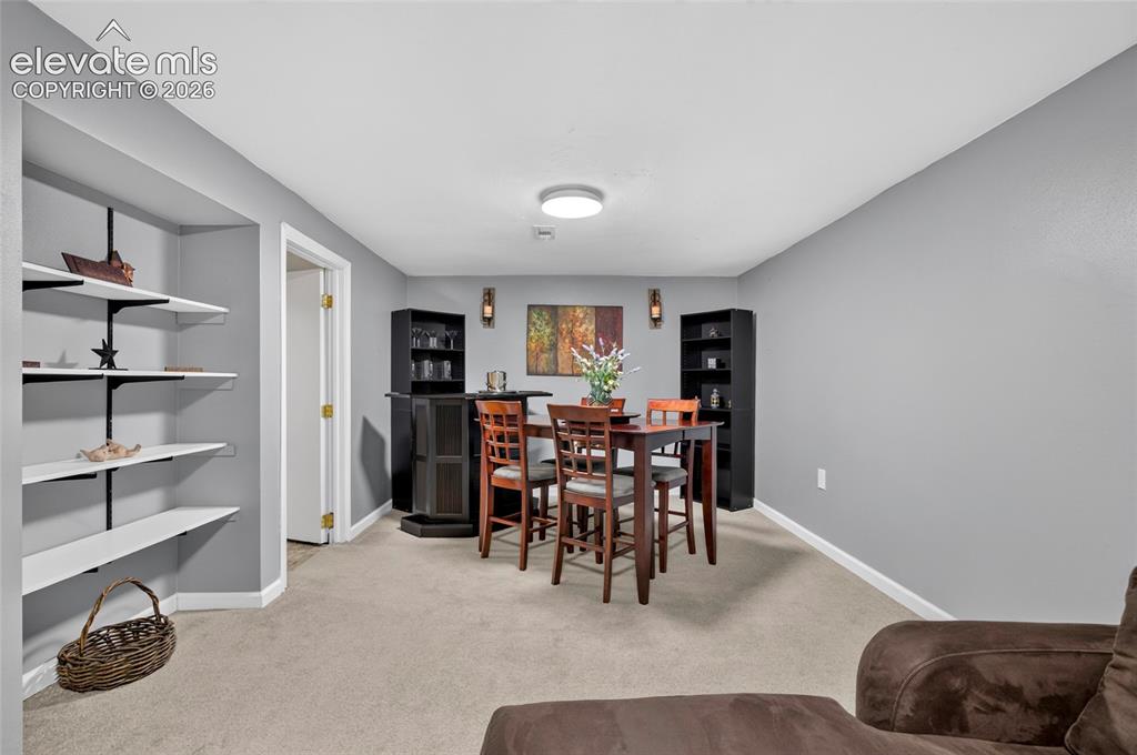 Image 31 of 43: Dining Area