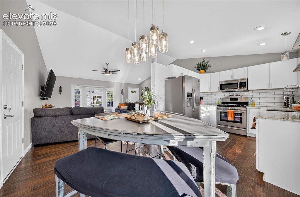 Image 7 of 43: Dining Area