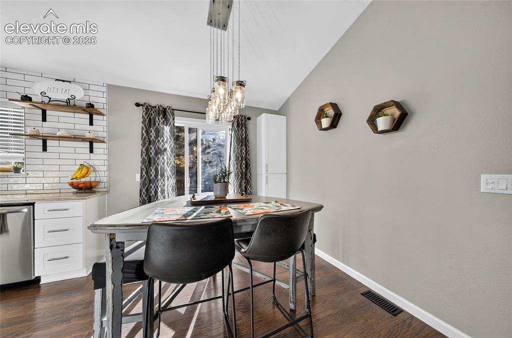 Image 9 of 43: Dining Area
