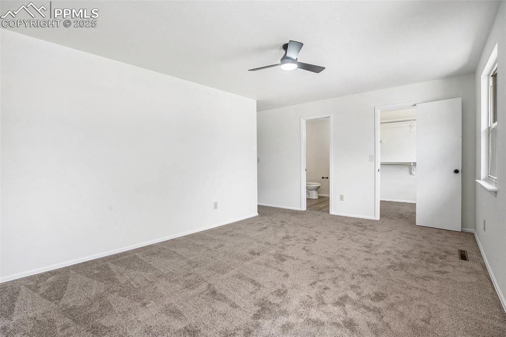 Image 19 of 30: Bedroom