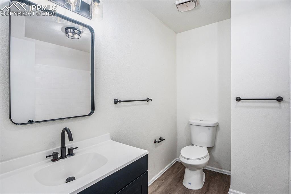 Image 25 of 30: Bathroom