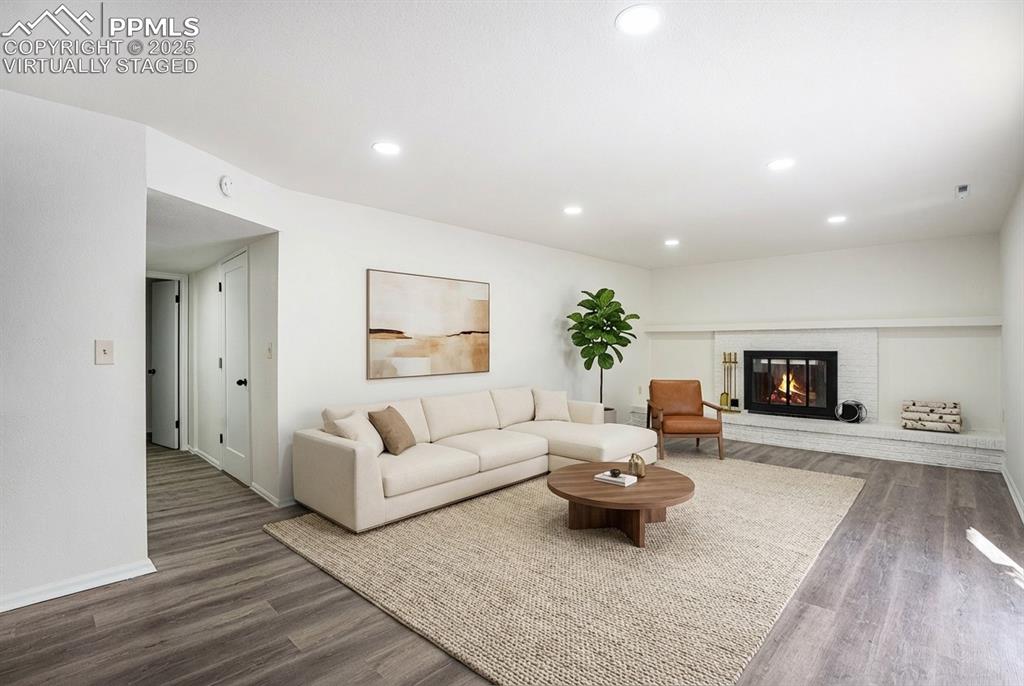 Image 8 of 30: Virtually Staged