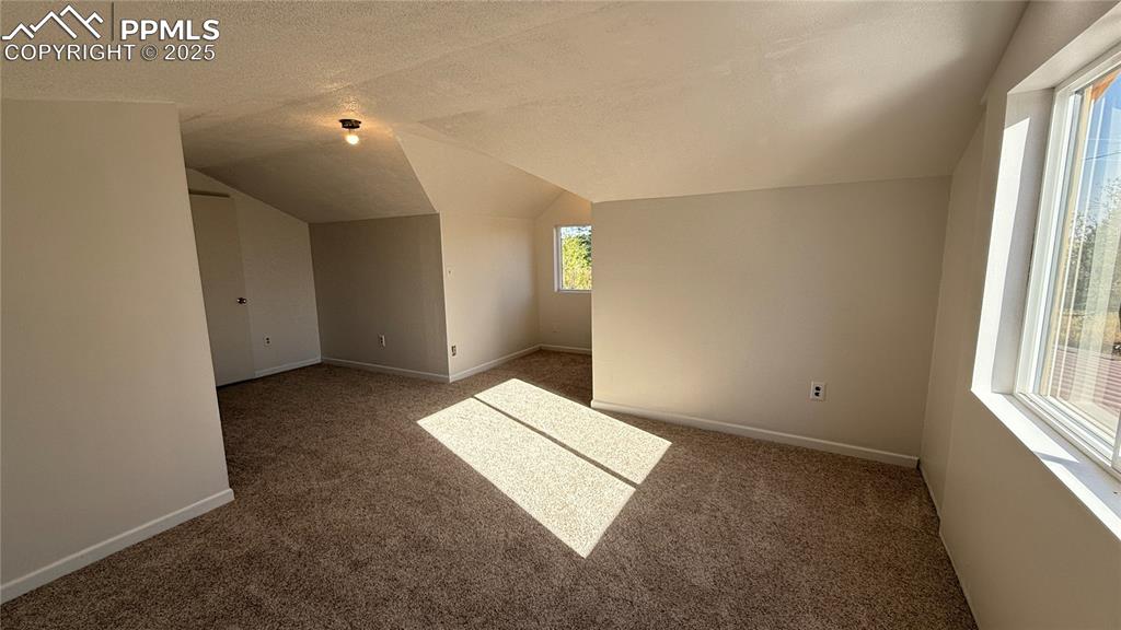 Image 25 of 50: Bonus Room