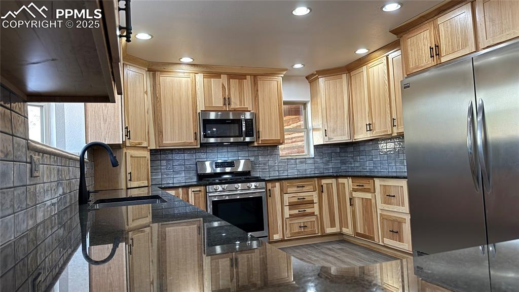 Image 8 of 50: Kitchen